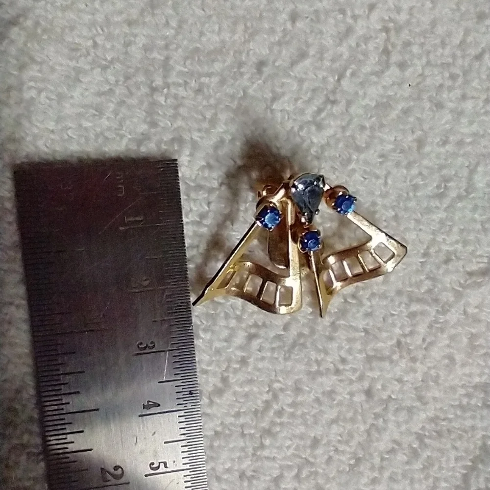 Goldtone fan 🪭 clip earrings blue crystals